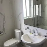 Charming Townhouse In By Assetflow Pro * スリーマ