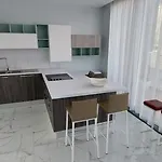 Charming Townhouse In By Assetflow Pro アパート スリーマ