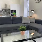 Charming Townhouse In By Assetflow Pro アパート