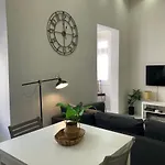 Charming Townhouse In By Assetflow Pro アパート スリーマ