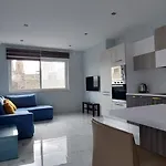Charming Townhouse In By Assetflow Pro アパート