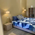 Charming Townhouse In By Assetflow Pro * スリーマ