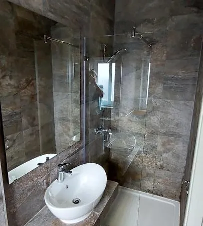 아파트 Charming Townhouse In By Assetflow Pro