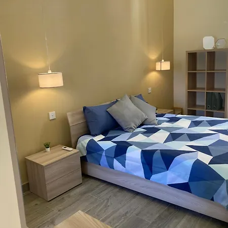 Charming Townhouse In By Assetflow Pro * 슬리에마