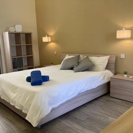 아파트 Charming Townhouse In By Assetflow Pro 슬리에마