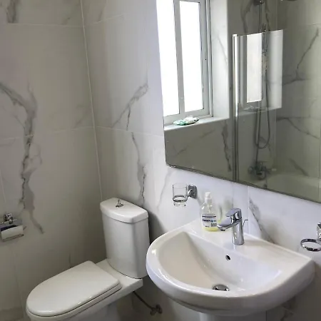 Charming Townhouse In By Assetflow Pro * スリーマ