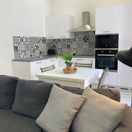 Charming Central Townhouse In By Assetflow Pro * Sliema
