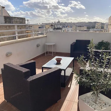 Charming Central Townhouse In By Assetflow Pro