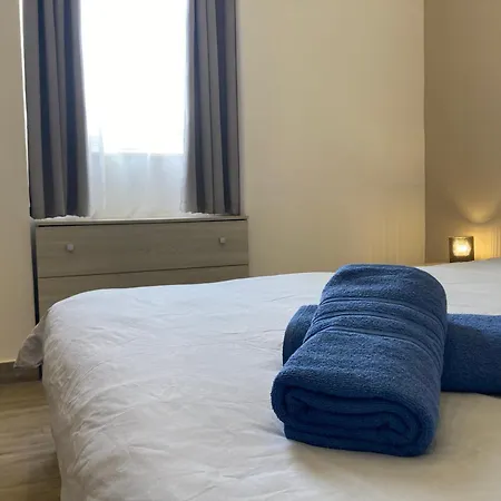 Апартаменты Charming Central Townhouse In By Assetflow Pro