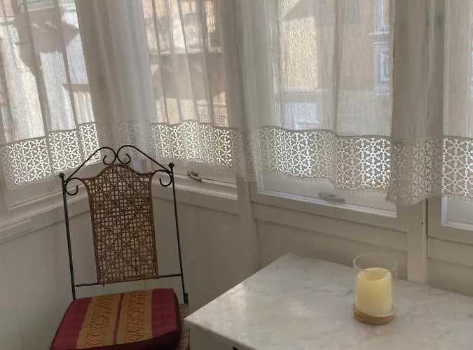 Charming Townhouse In By Assetflow Pro