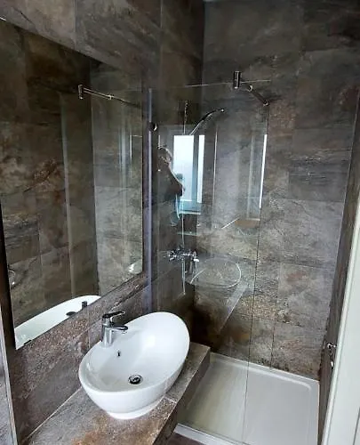 Appartement Charming Townhouse In By Assetflow Pro