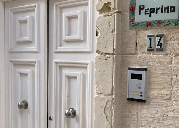 Appartement Charming Townhouse In By Assetflow Pro