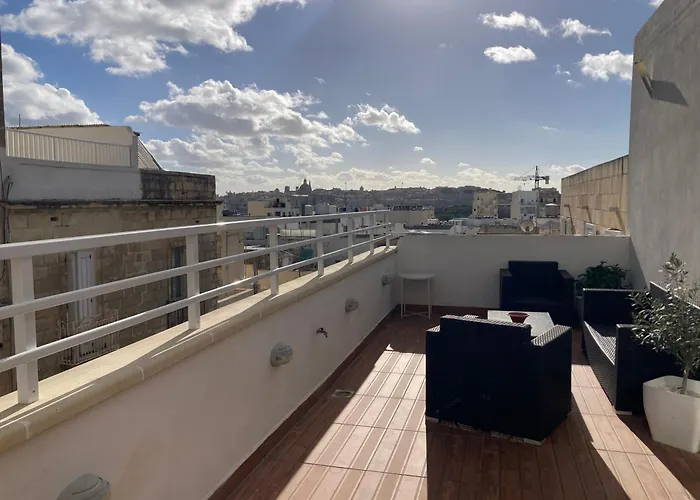 Appartement Charming Townhouse In By Assetflow Pro