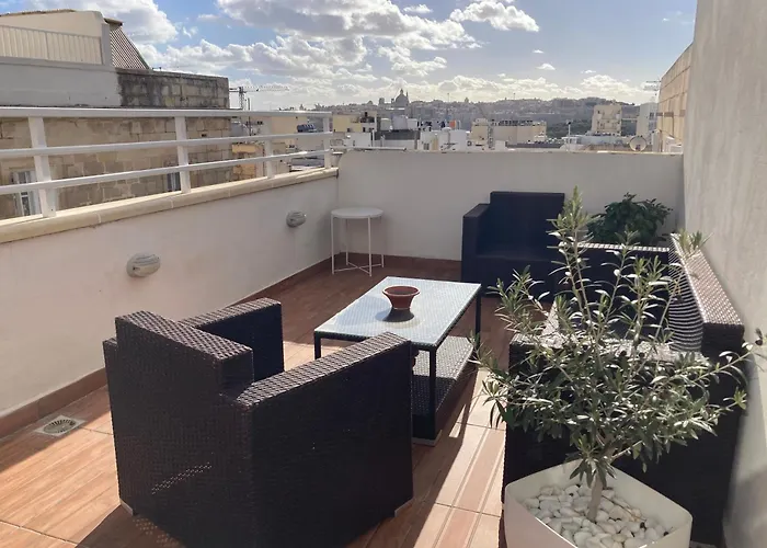 Charming Townhouse In By Assetflow Pro